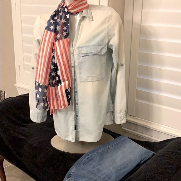 NINE WEST light  wash denim button up - Picture 2 of 10